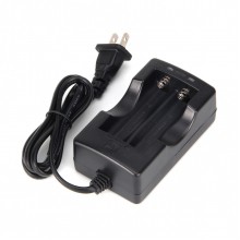 ULTRAFIRE 18650-2A US PLUG UNIVERSAL MULTIFUNCTION BATTERY CHARGER